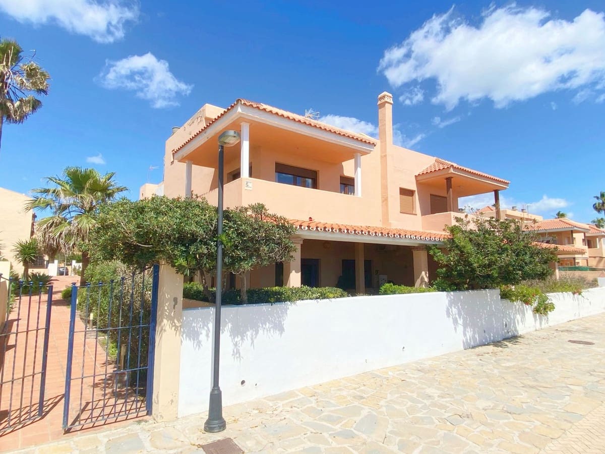 4 slaapkamer Huis te koop in Bahia de Casares met zwembad - € 880.000 (Ref: 9480389)