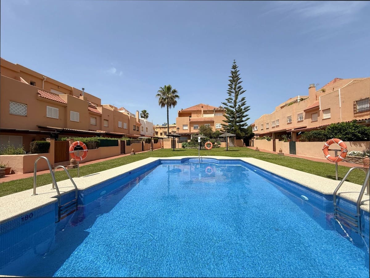 4 slaapkamer Huis te koop in Bahia de Casares met zwembad - € 880.000 (Ref: 9480389)