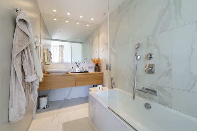 2 bedroom Penthouse for sale in Centro ciudad, Fuengirola with pool - € 885,000 (Ref: 9480390)