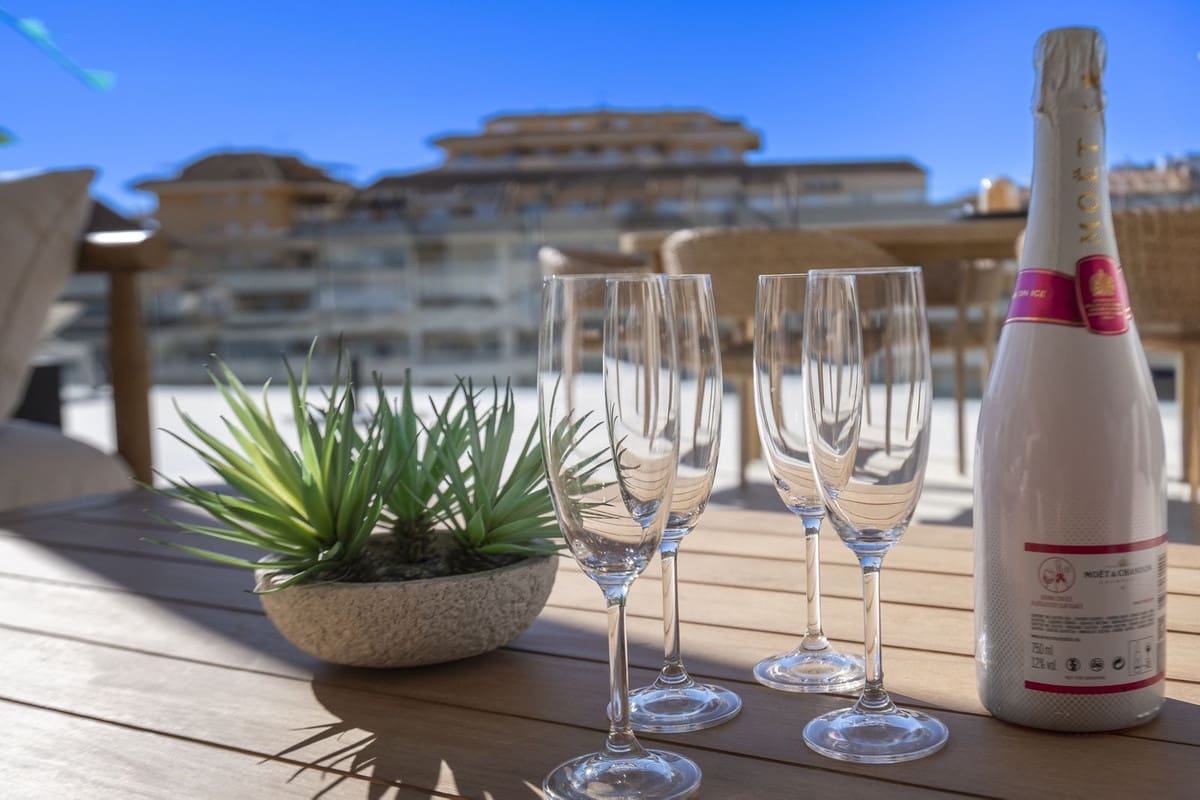 2 bedroom Penthouse for sale in Fuengirola with pool - € 885,000 (Ref: 9480390)