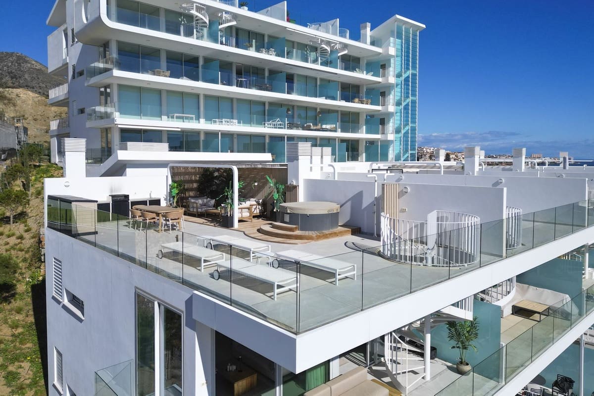 2 bedroom Penthouse for sale in Fuengirola with pool - € 885,000 (Ref: 9480390)