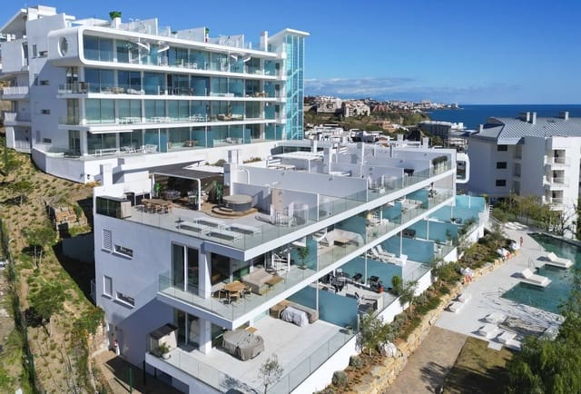 2 bedroom Penthouse for sale in Centro ciudad, Fuengirola with pool - € 885,000 (Ref: 9480390)