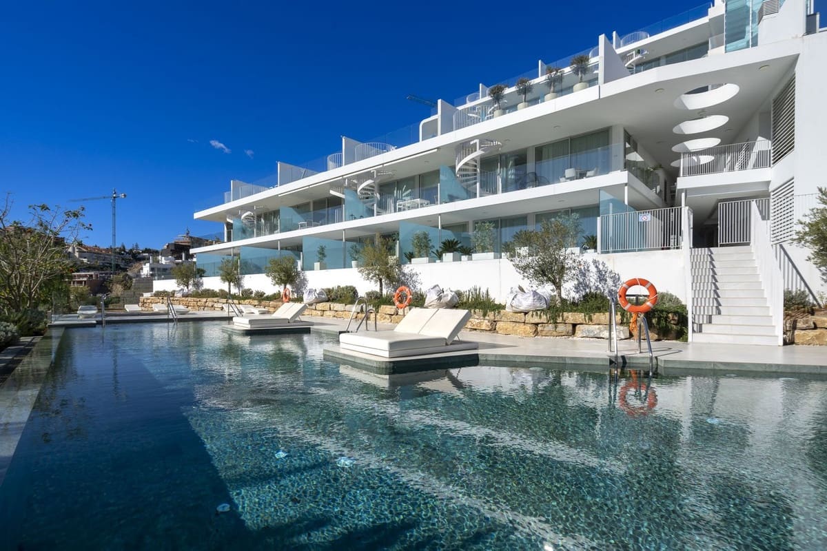 2 bedroom Penthouse for sale in Fuengirola with pool - € 885,000 (Ref: 9480390)