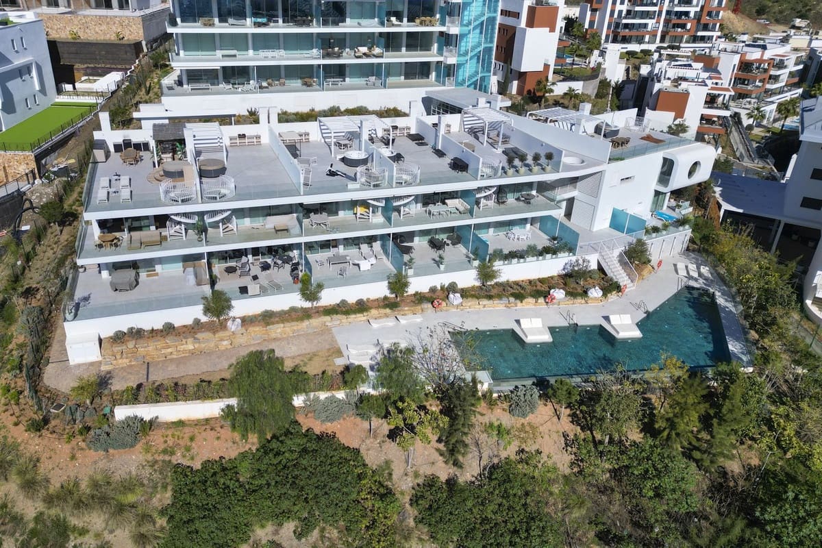 2 bedroom Penthouse for sale in Fuengirola with pool - € 885,000 (Ref: 9480390)