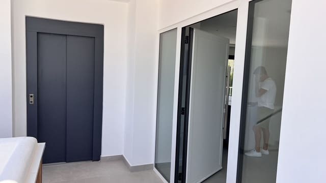 2 soveværelse Penthouse til salg i La Dama de Noche - La Alzambra, Marbella med swimmingpool garage - € 890.000 (Ref: 9480392)