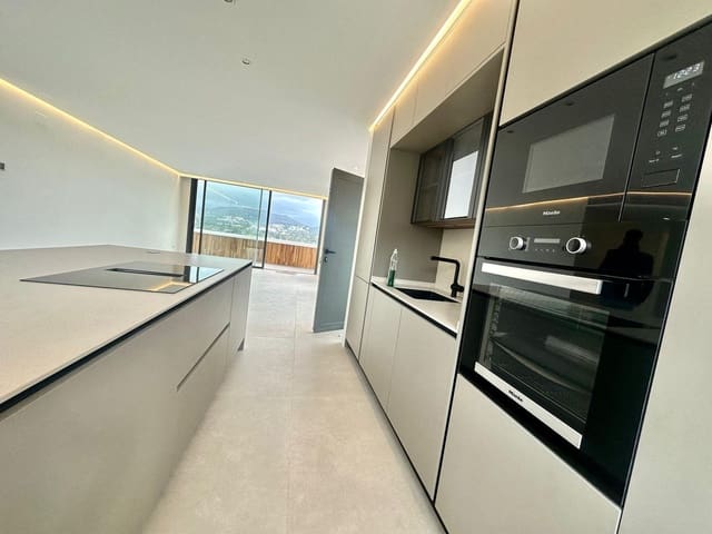 2 soveværelse Penthouse til salg i La Dama de Noche - La Alzambra, Marbella med swimmingpool garage - € 890.000 (Ref: 9480392)