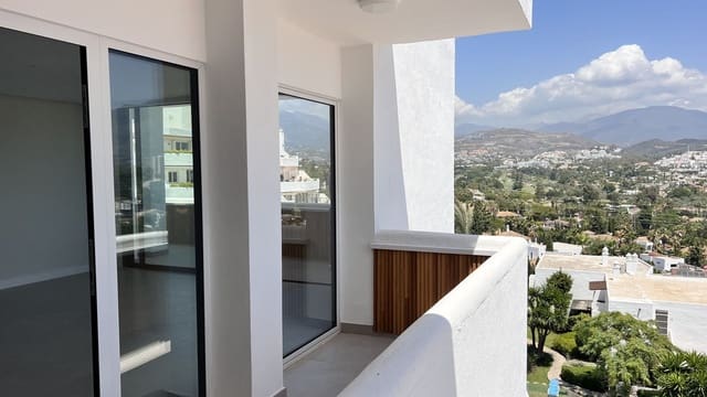 2 soveværelse Penthouse til salg i La Dama de Noche - La Alzambra, Marbella med swimmingpool garage - € 890.000 (Ref: 9480392)