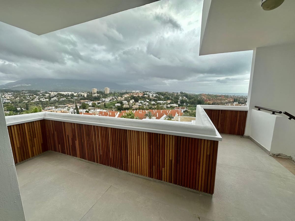 2 soveværelse Penthouse til salg i Nueva Andalucia med swimmingpool garage - € 890.000 (Ref: 9480392)