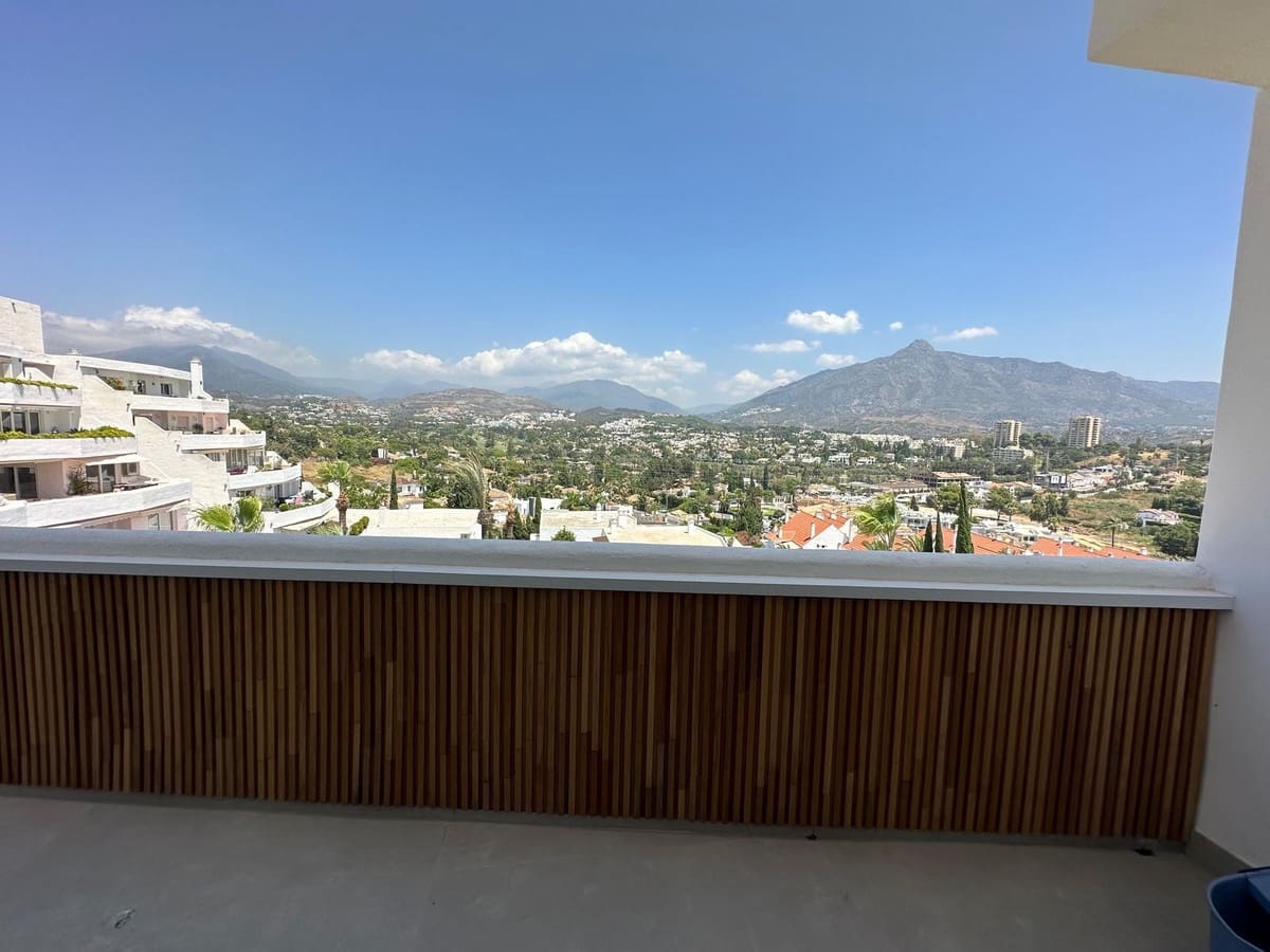2 soveværelse Penthouse til salg i Nueva Andalucia med swimmingpool garage - € 890.000 (Ref: 9480392)