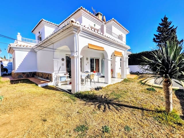 4 bedroom Villa for sale in Benalmadena Costa, Benalmádena with pool garage - € 890,000 (Ref: 9480393)