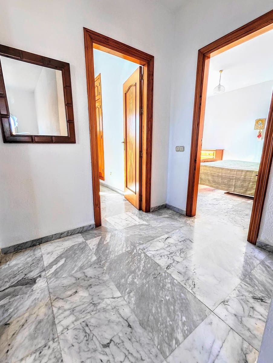 4 soveværelse Villa til salg i Benalmadena Costa med swimmingpool garage - € 890.000 (Ref: 9480393)