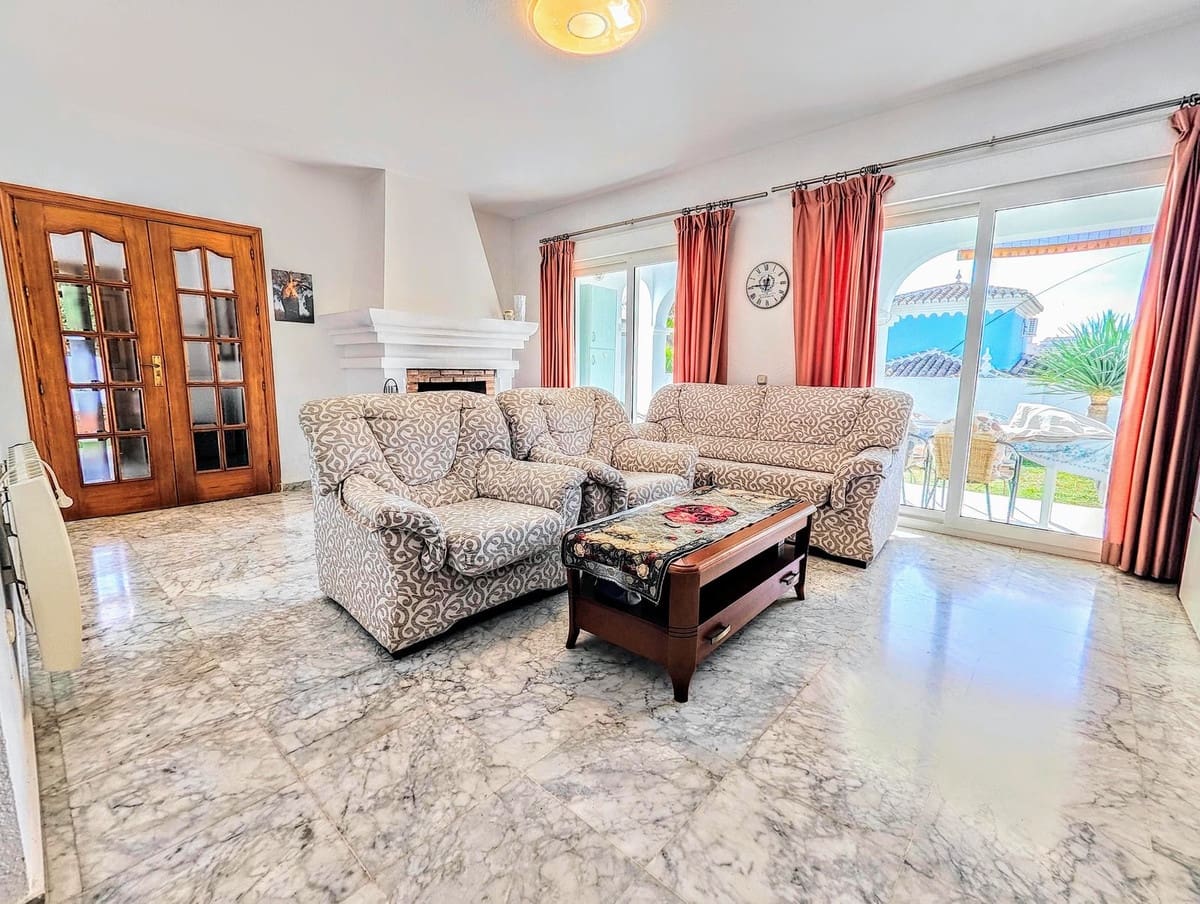 4 soveværelse Villa til salg i Benalmadena Costa med swimmingpool garage - € 890.000 (Ref: 9480393)