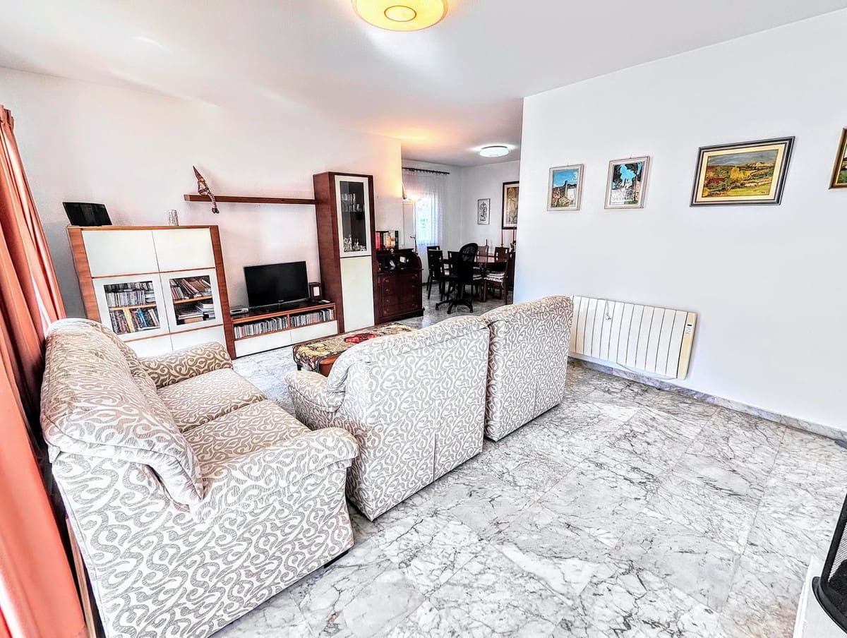 4 soveværelse Villa til salg i Benalmadena Costa med swimmingpool garage - € 890.000 (Ref: 9480393)