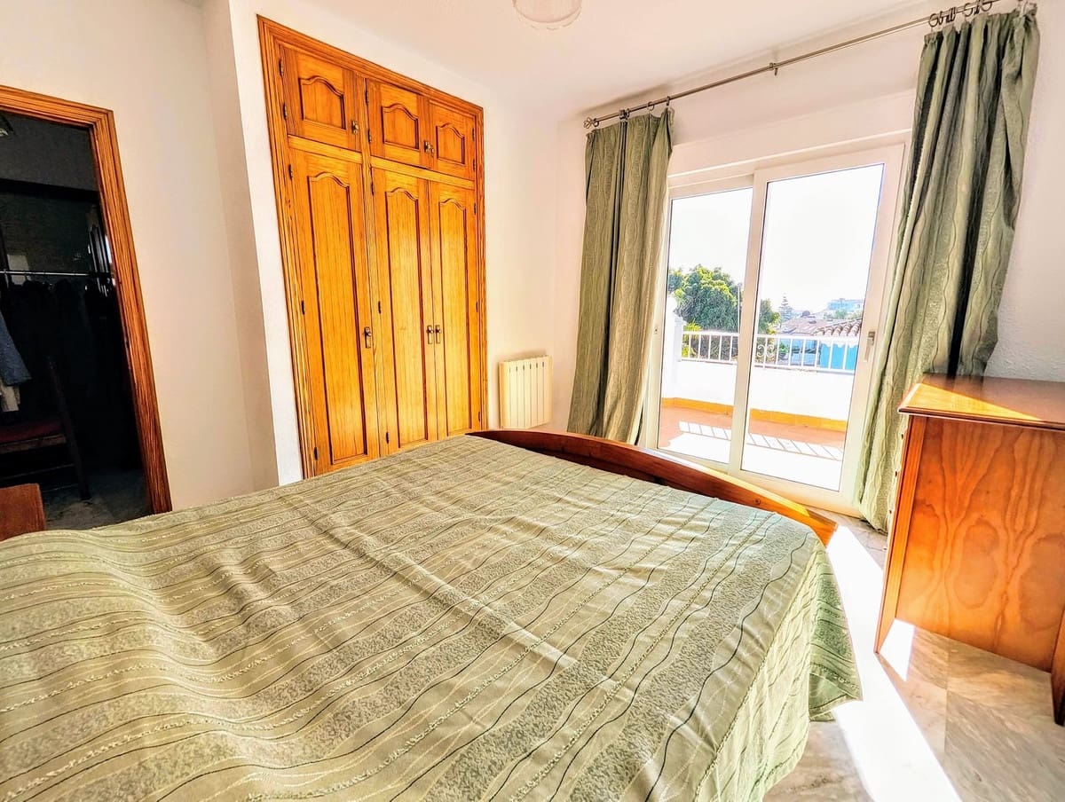 4 soveværelse Villa til salg i Benalmadena Costa med swimmingpool garage - € 890.000 (Ref: 9480393)