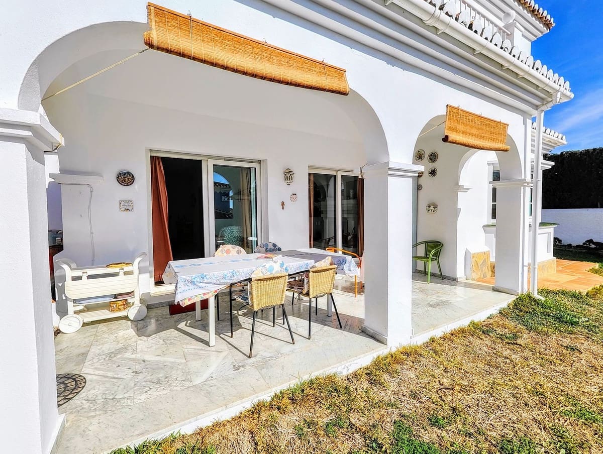 4 soveværelse Villa til salg i Benalmadena Costa med swimmingpool garage - € 890.000 (Ref: 9480393)
