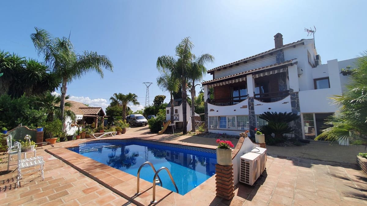 11 bedroom Finca/Country House for sale in Alhaurin el Grande with pool - € 890,000 (Ref: 9480397)