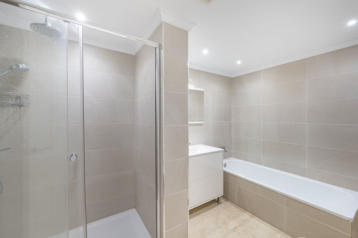 1 bedroom Apartment for sale in Golden Mile with pool - € 895,000 (Ref: 9480400)