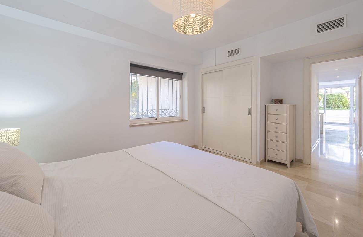 1 bedroom Apartment for sale in Golden Mile with pool - € 895,000 (Ref: 9480400)