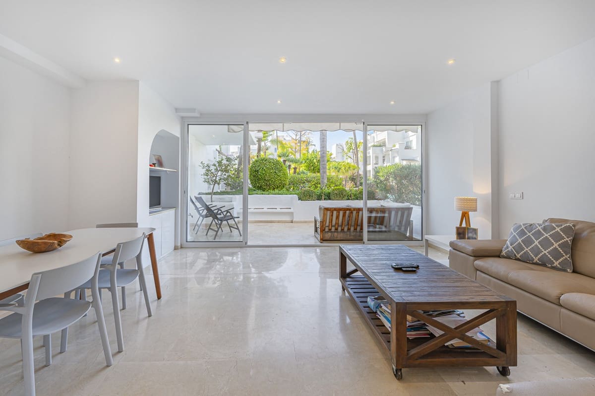 1 bedroom Apartment for sale in Golden Mile with pool - € 895,000 (Ref: 9480400)