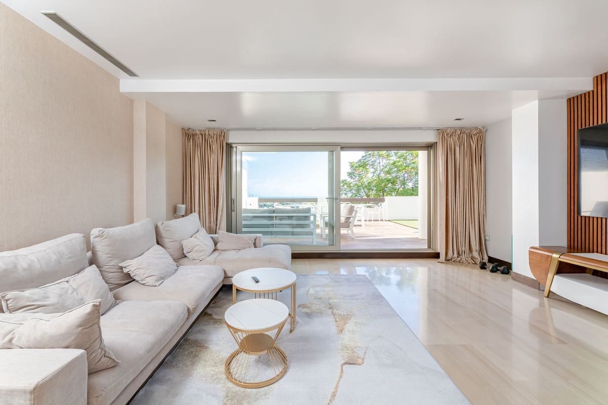 2 bedroom Apartment for sale in Benahavis with pool garage - € 895,000 (Ref: 9480401)