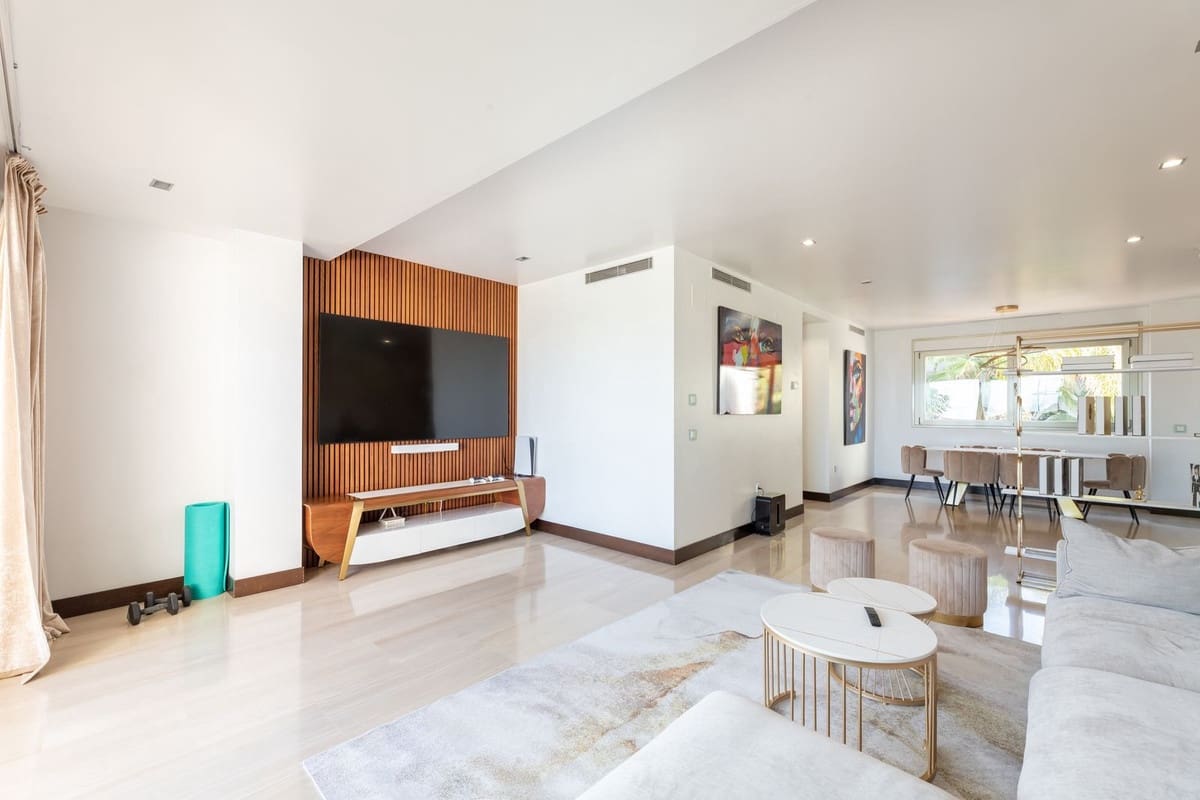 2 bedroom Apartment for sale in Benahavis with pool garage - € 895,000 (Ref: 9480401)