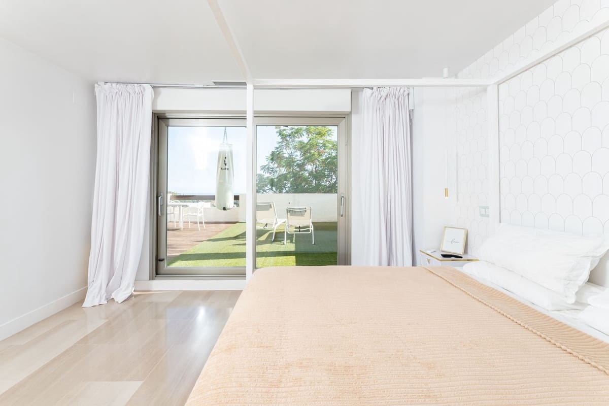 2 bedroom Apartment for sale in Benahavis with pool garage - € 895,000 (Ref: 9480401)