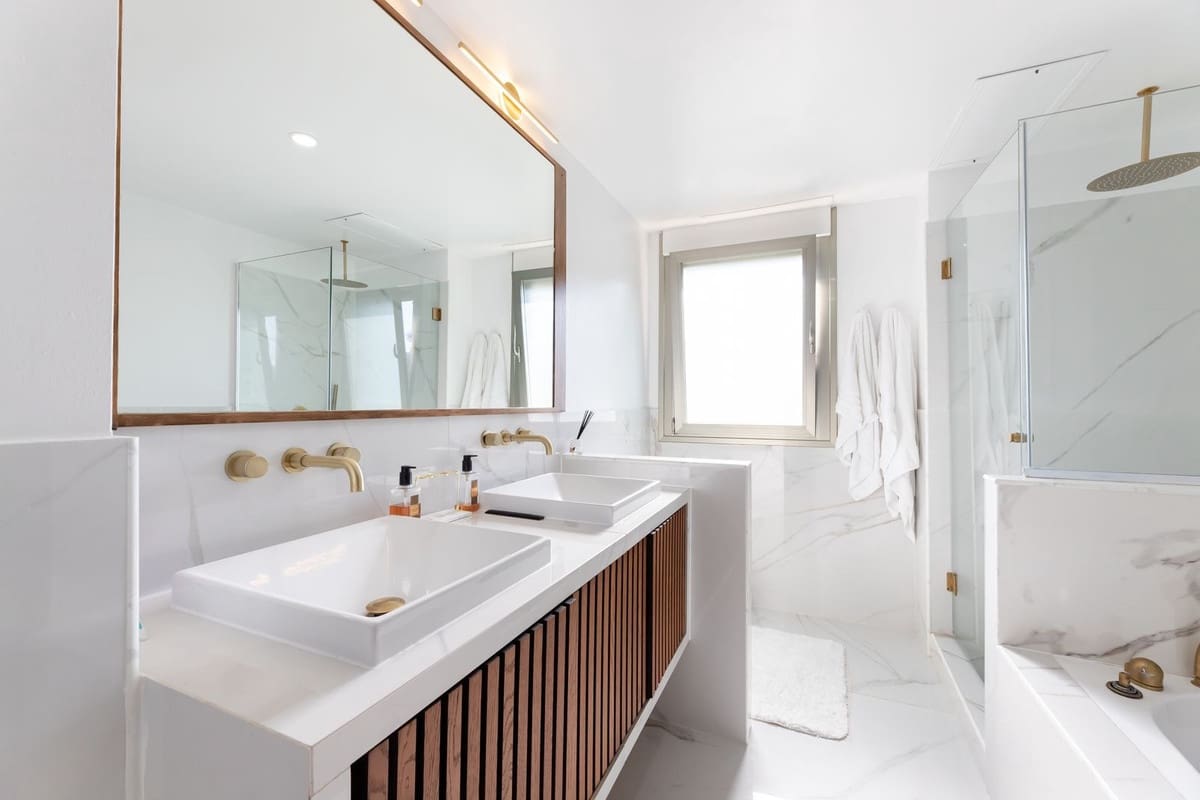 2 bedroom Apartment for sale in Benahavis with pool garage - € 895,000 (Ref: 9480401)