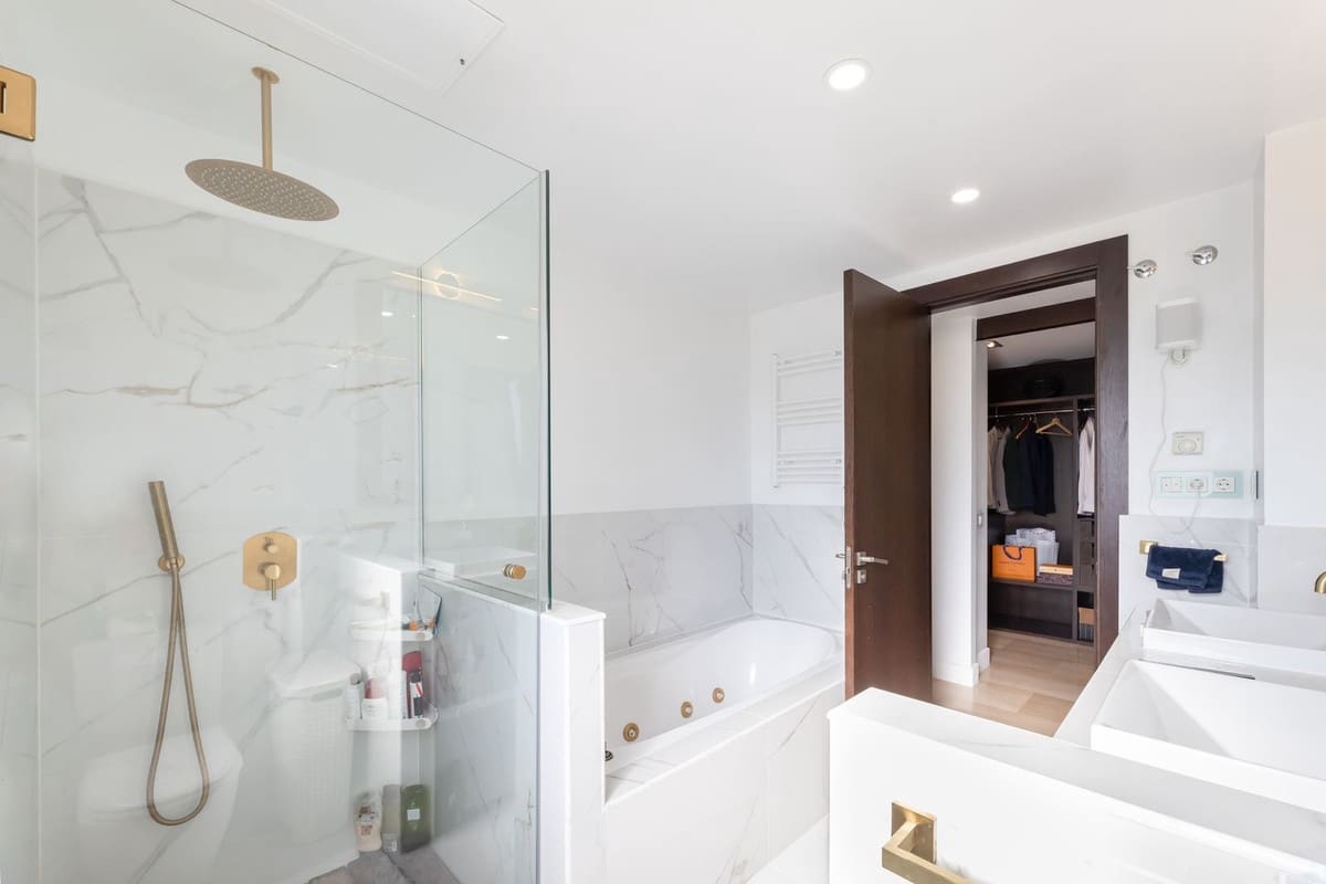 2 bedroom Apartment for sale in Benahavis with pool garage - € 895,000 (Ref: 9480401)