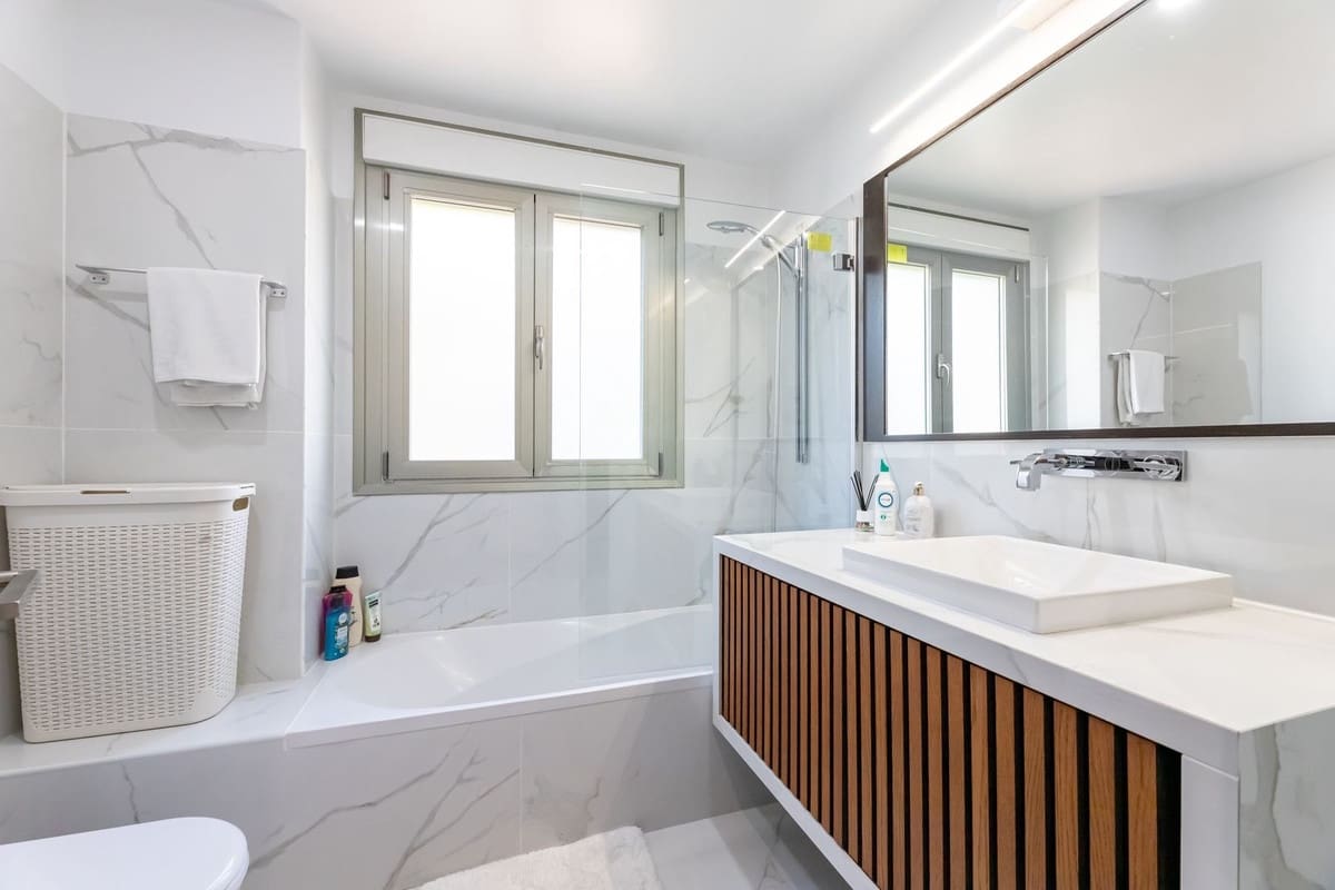 2 bedroom Apartment for sale in Benahavis with pool garage - € 895,000 (Ref: 9480401)