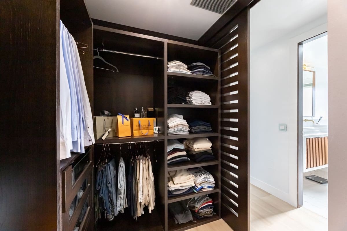 2 bedroom Apartment for sale in Benahavis with pool garage - € 895,000 (Ref: 9480401)