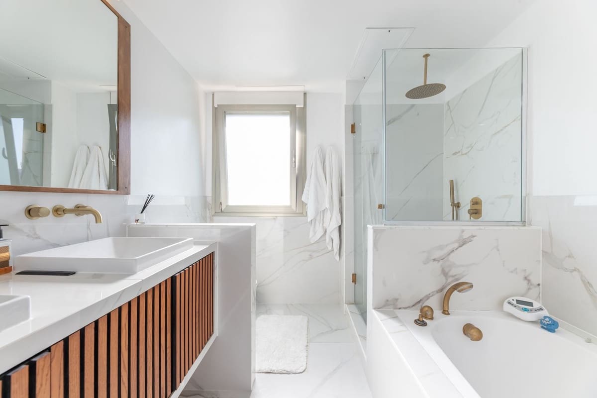 2 bedroom Apartment for sale in Benahavis with pool garage - € 895,000 (Ref: 9480401)