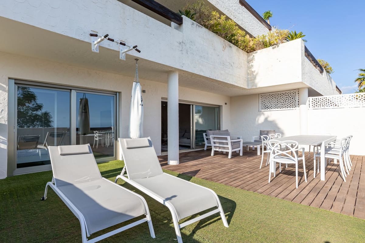 2 bedroom Apartment for sale in Benahavis with pool garage - € 895,000 (Ref: 9480401)