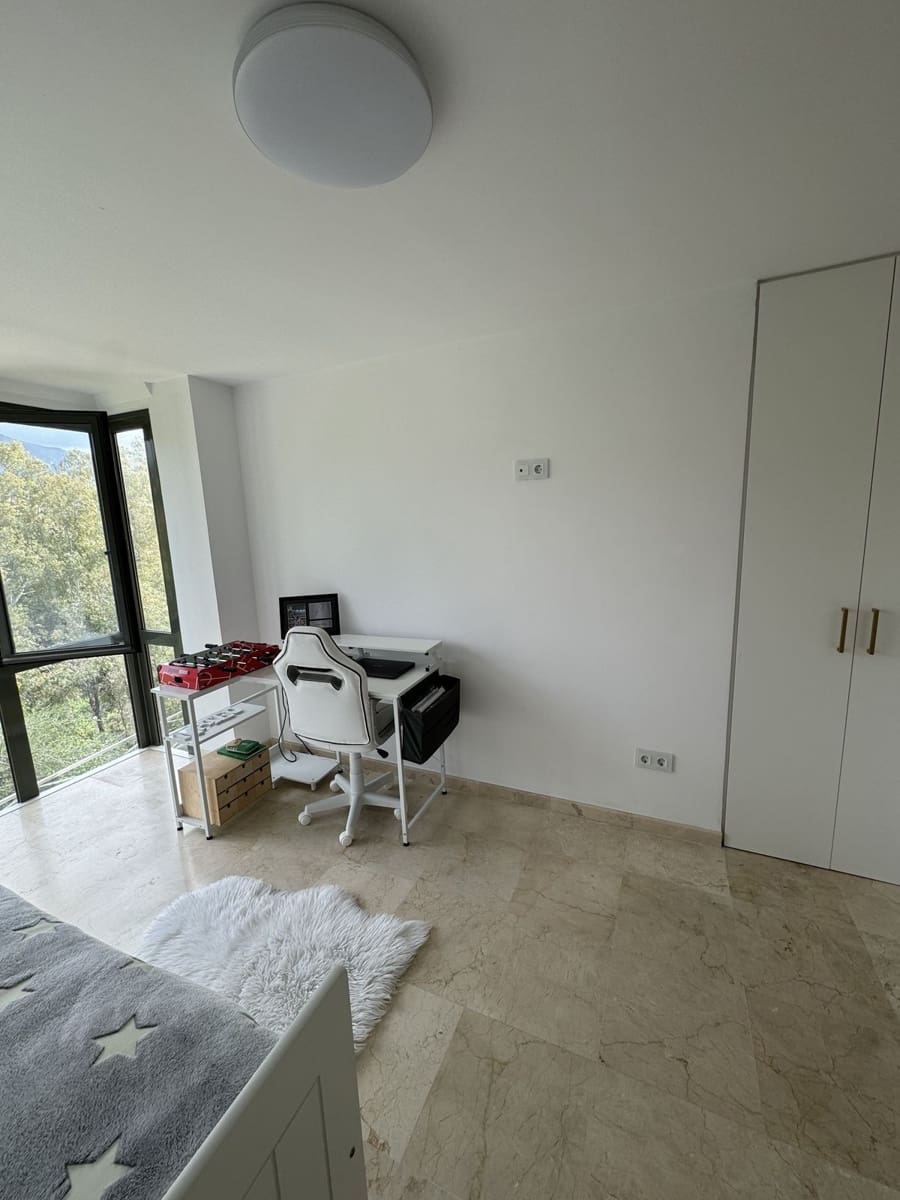 Apartamento de 3 habitaciones en Nueva Andalucia en venta con piscina - 895.000 € (Ref: 9480404)