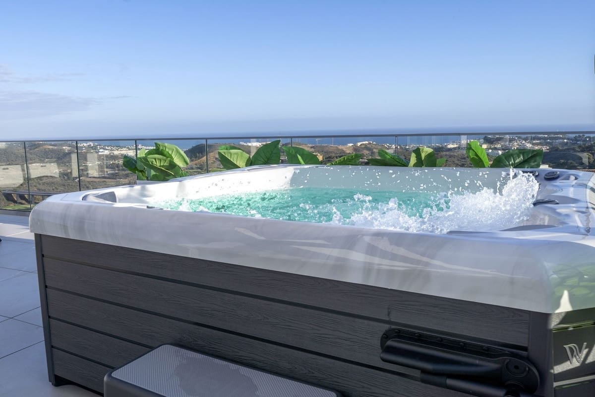 2 bedroom Penthouse for sale in La Cala de Mijas with pool - € 895,000 (Ref: 9480407)