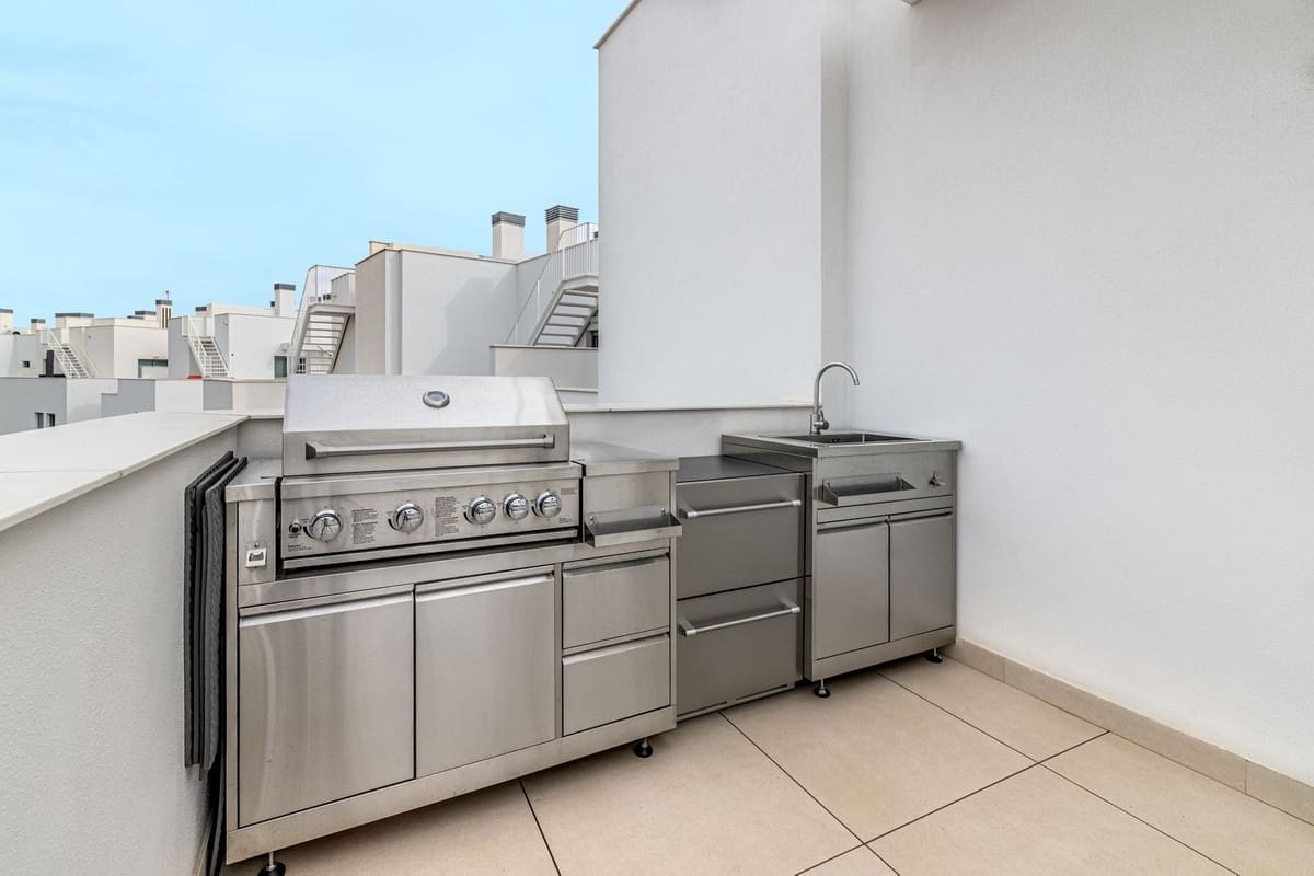 2 bedroom Penthouse for sale in La Cala de Mijas with pool - € 895,000 (Ref: 9480407)