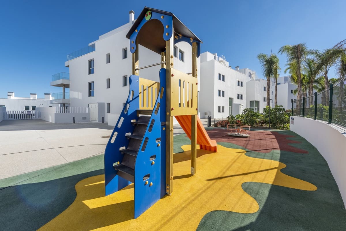 2 bedroom Penthouse for sale in La Cala de Mijas with pool - € 895,000 (Ref: 9480407)