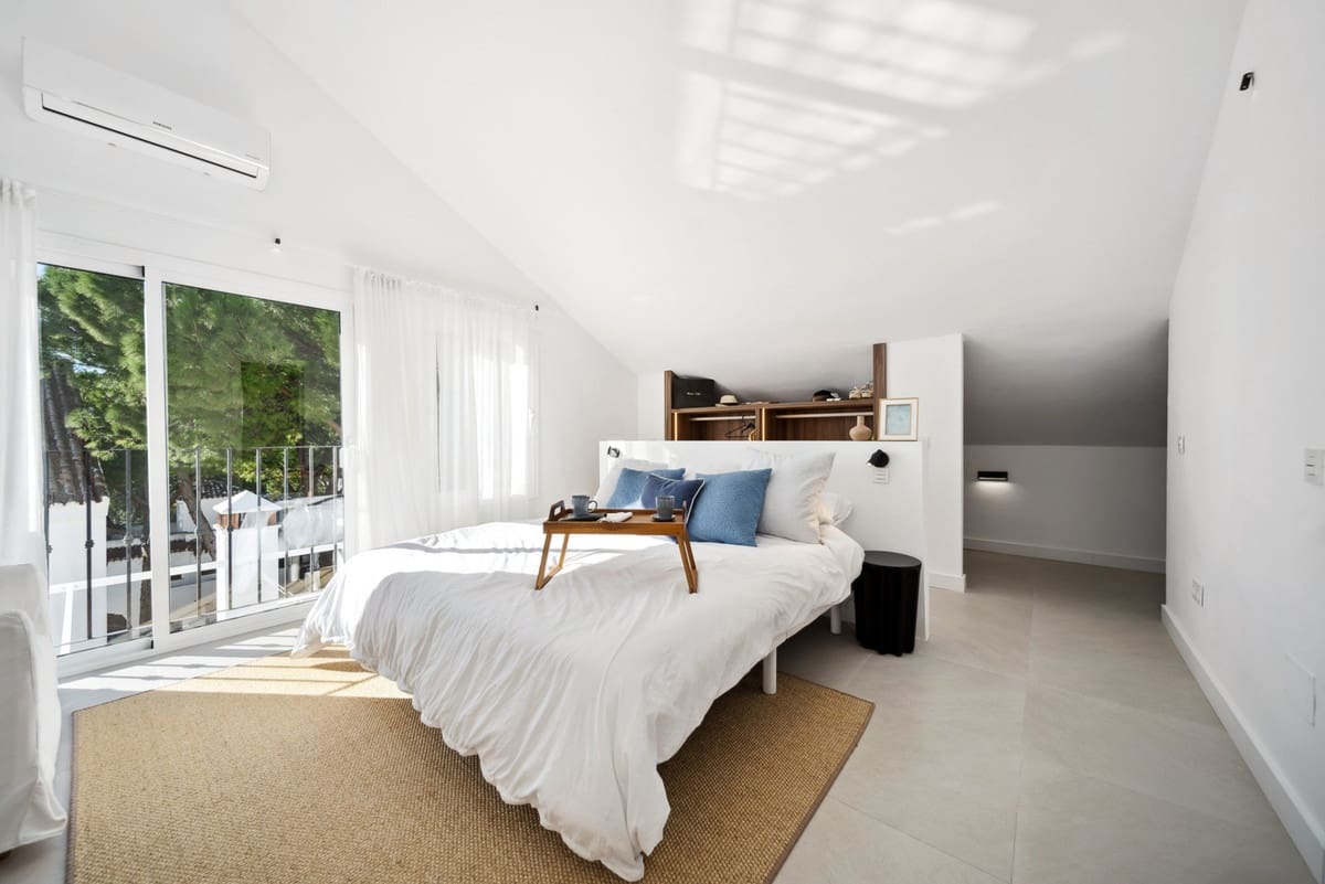 3 Zimmer Penthouse zu verkaufen in Nueva Andalucia mit Pool - 895.000 € (Ref: 9480409)