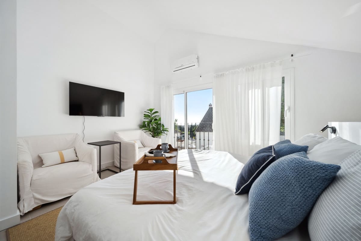 3 Zimmer Penthouse zu verkaufen in Nueva Andalucia mit Pool - 895.000 € (Ref: 9480409)