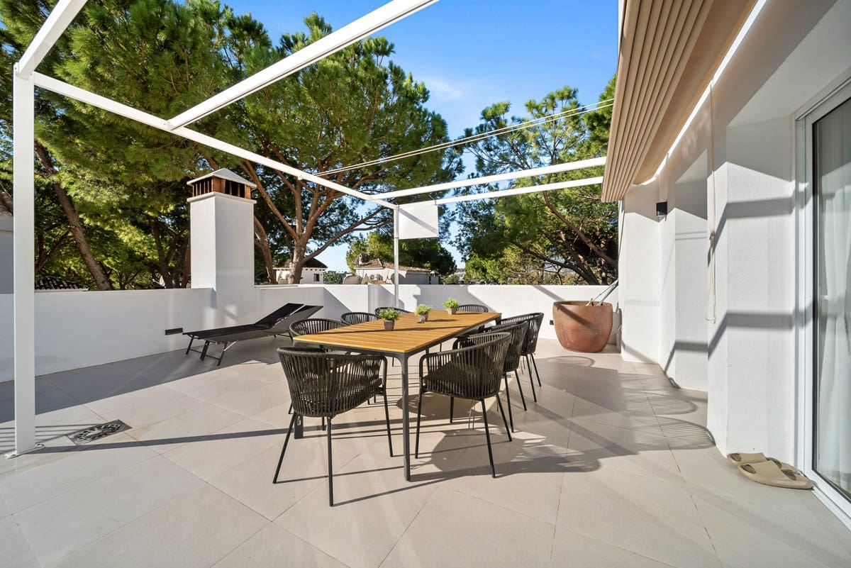 3 Zimmer Penthouse zu verkaufen in Nueva Andalucia mit Pool - 895.000 € (Ref: 9480409)