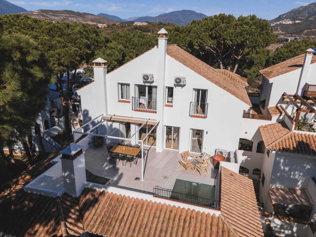 3 Zimmer Penthouse zu verkaufen in Nueva Andalucia mit Pool - 895.000 € (Ref: 9480409)