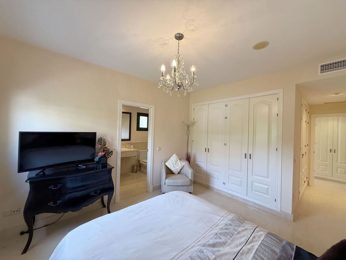 3 bedroom Penthouse for sale in Benahavis with pool - € 895,000 (Ref: 9480410)