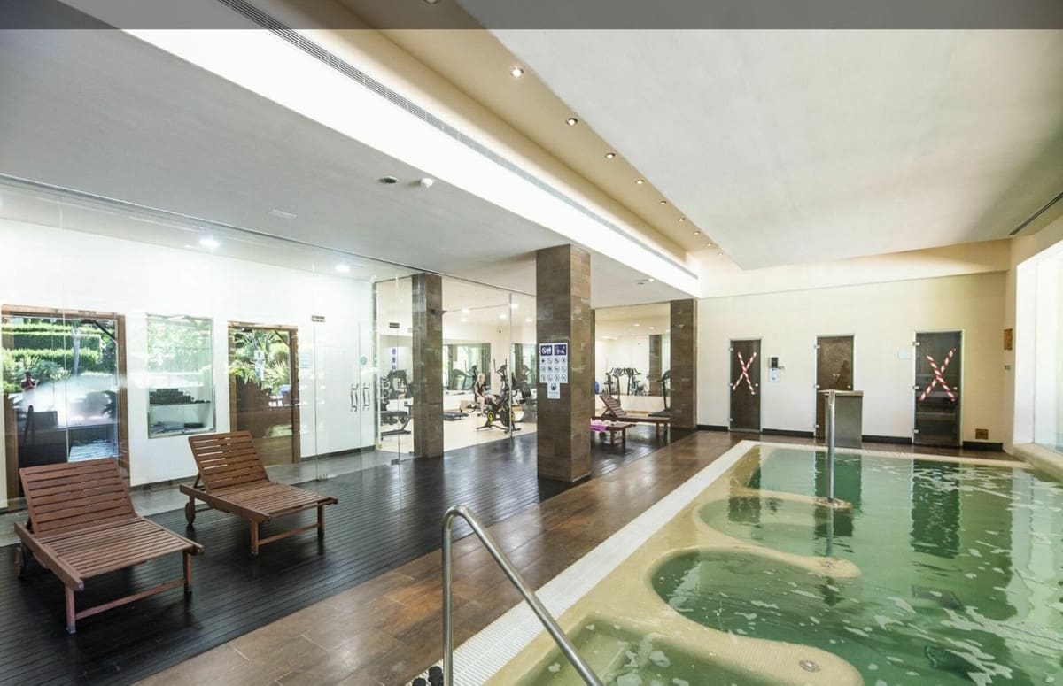 3 bedroom Penthouse for sale in Benahavis with pool - € 895,000 (Ref: 9480410)