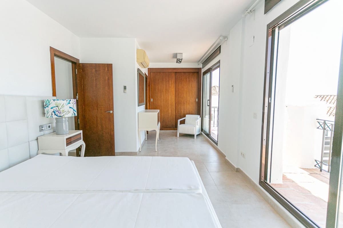 4 bedroom Penthouse for sale in Los Monteros with pool garage - € 895,000 (Ref: 9480412)