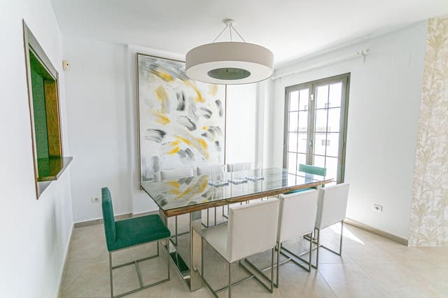 Ático de 4 habitaciones en Los Monteros, Marbella en venta con piscina garaje - 895.000 € (Ref: 9480412)