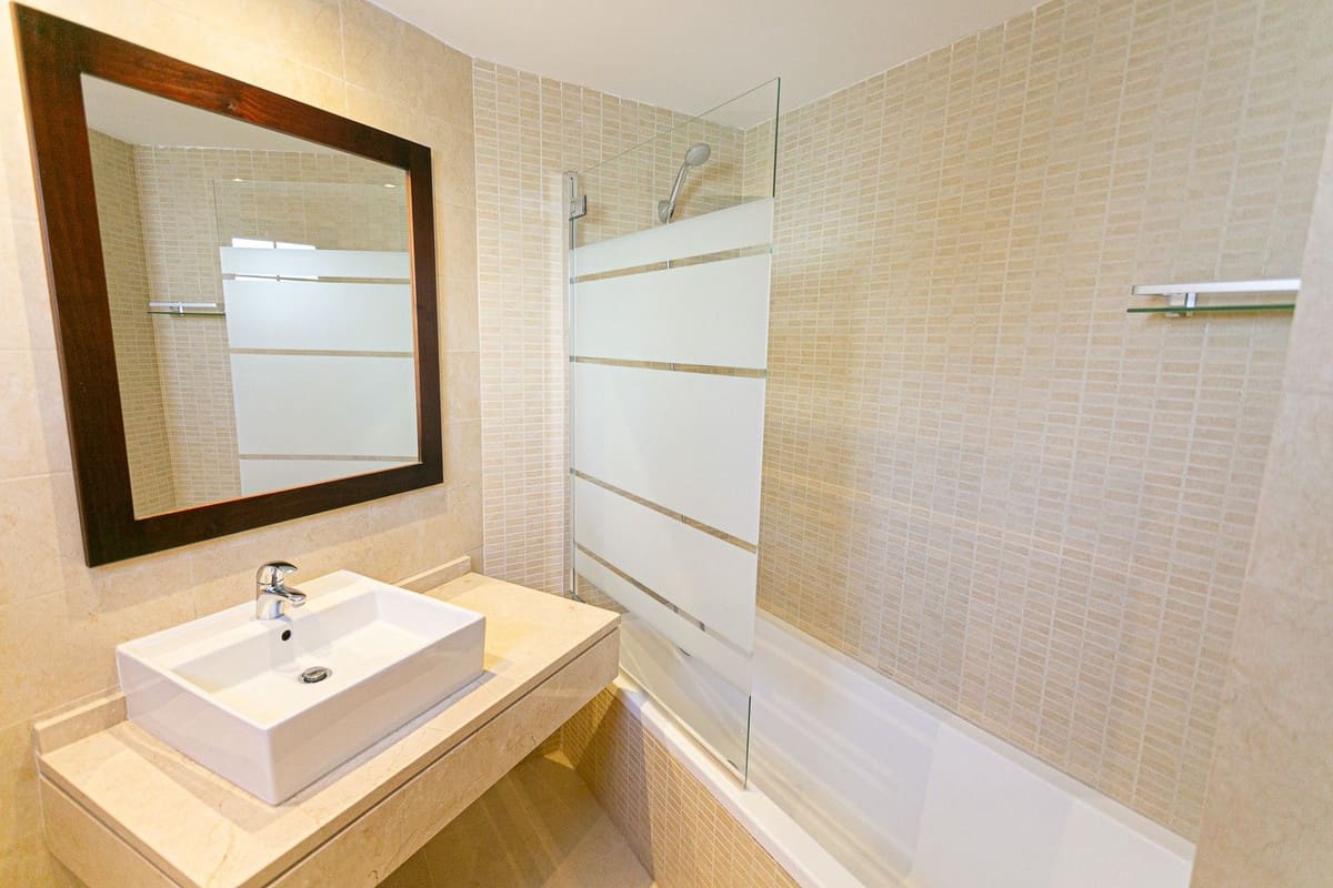 4 bedroom Penthouse for sale in Los Monteros with pool garage - € 895,000 (Ref: 9480412)