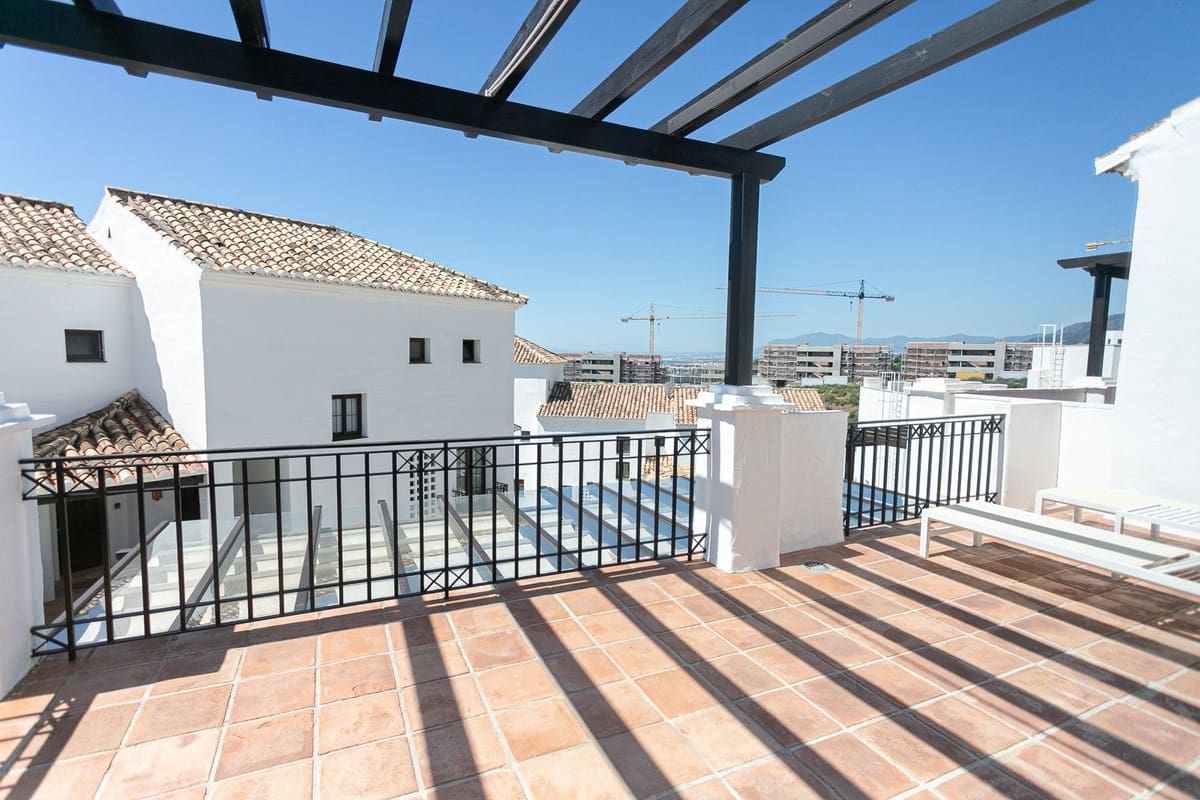 4 bedroom Penthouse for sale in Los Monteros with pool garage - € 895,000 (Ref: 9480412)