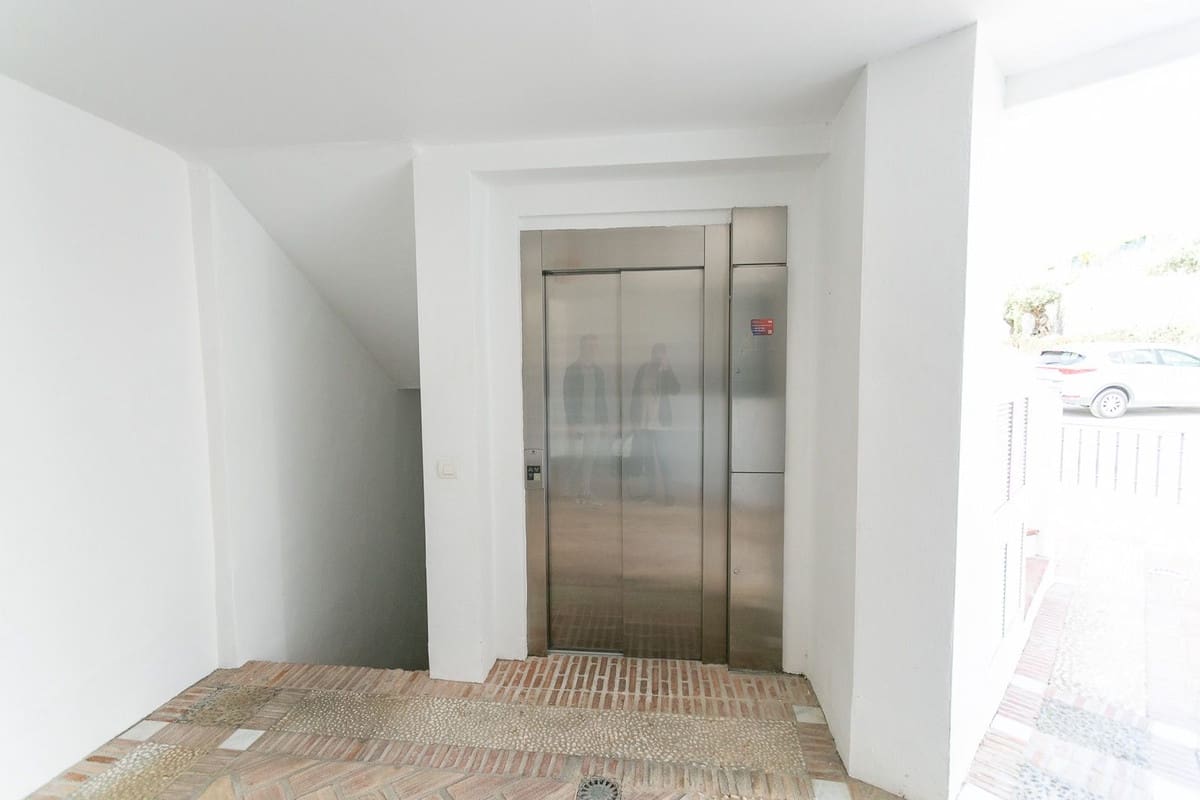 4 bedroom Penthouse for sale in Los Monteros with pool garage - € 895,000 (Ref: 9480412)