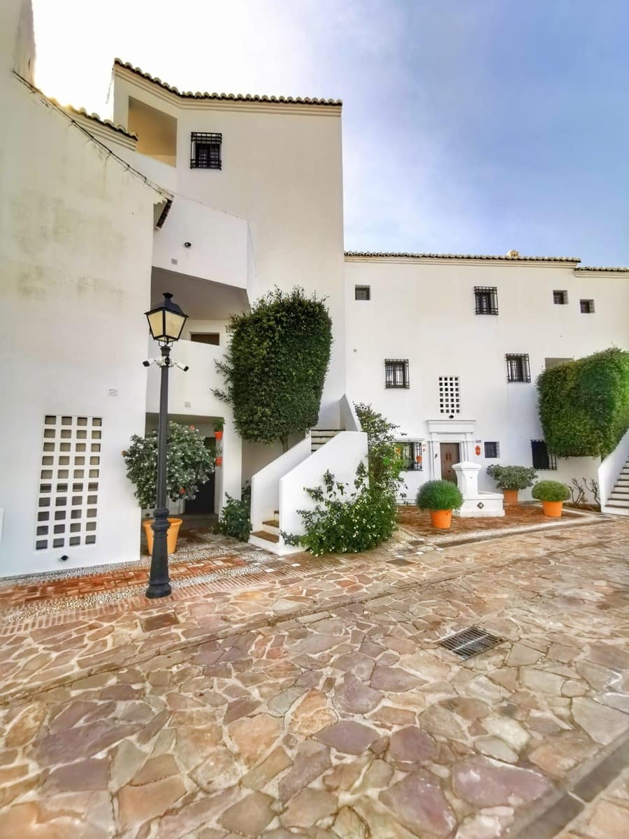 4 bedroom Penthouse for sale in Los Monteros with pool garage - € 895,000 (Ref: 9480412)