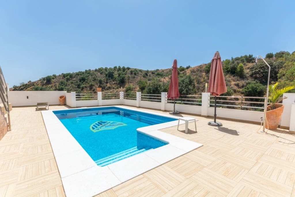 5 bedroom Villa for sale in Mijas Costa with pool - € 895,000 (Ref: 9480415)