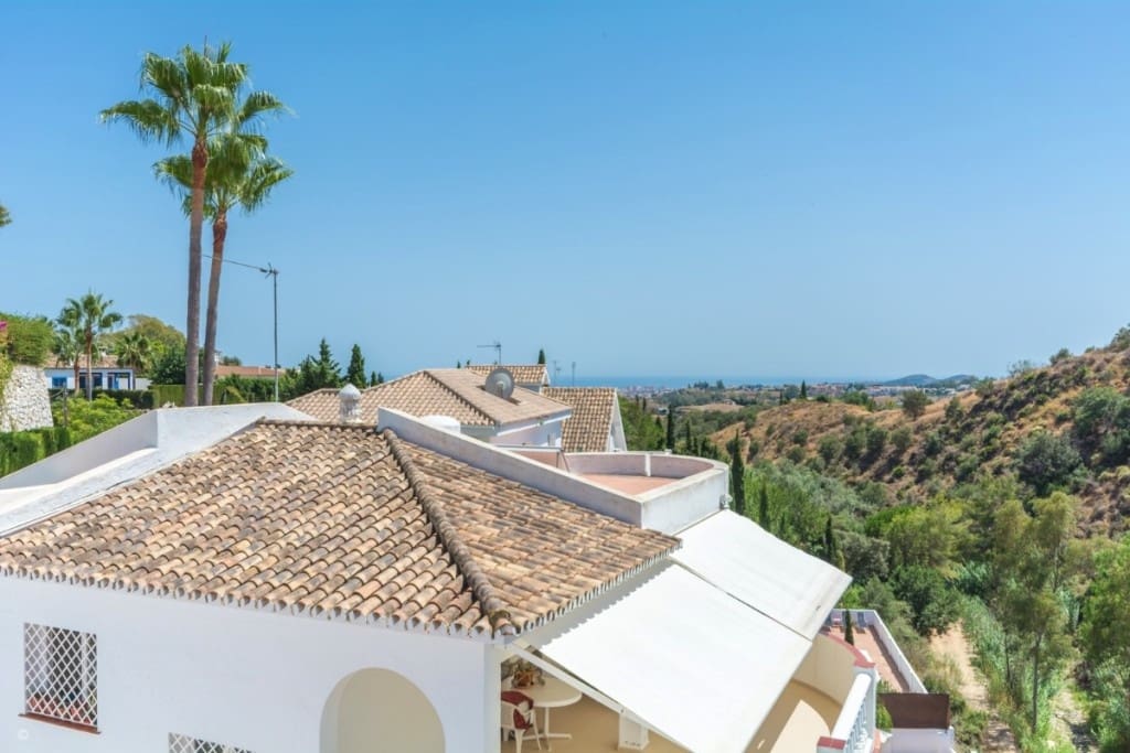 5 bedroom Villa for sale in Mijas Costa with pool - € 895,000 (Ref: 9480415)